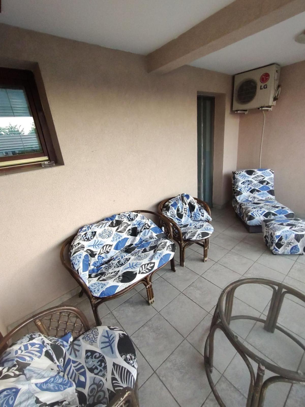 Plavi Apartman Airport Belgrado Esterno foto
