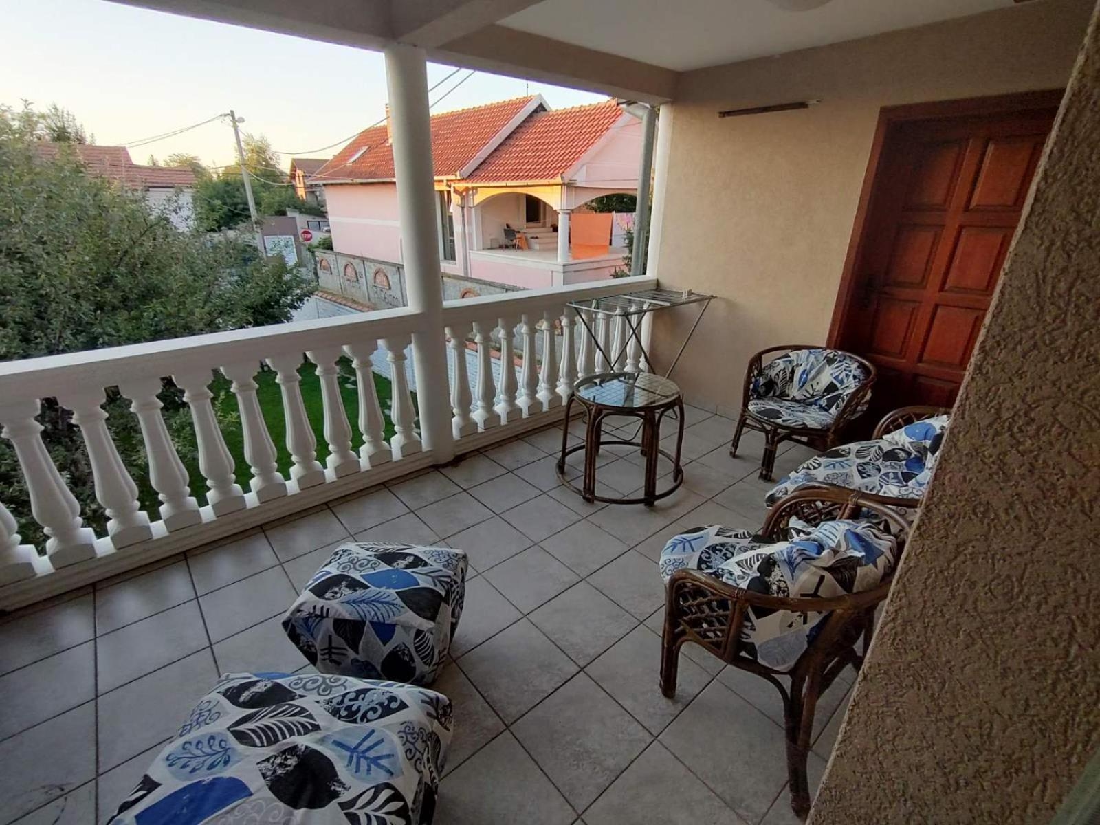 Plavi Apartman Airport Belgrado Esterno foto